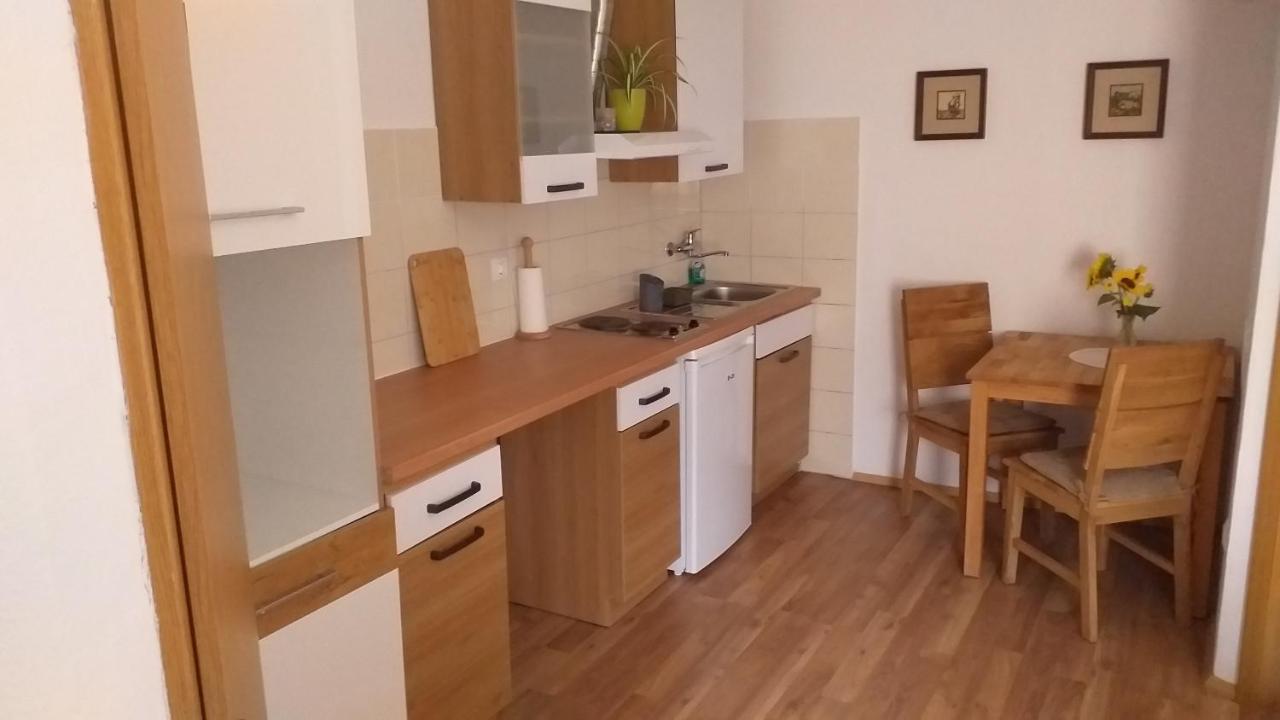 Relax Crni Kal 3 Apartment Luaran gambar